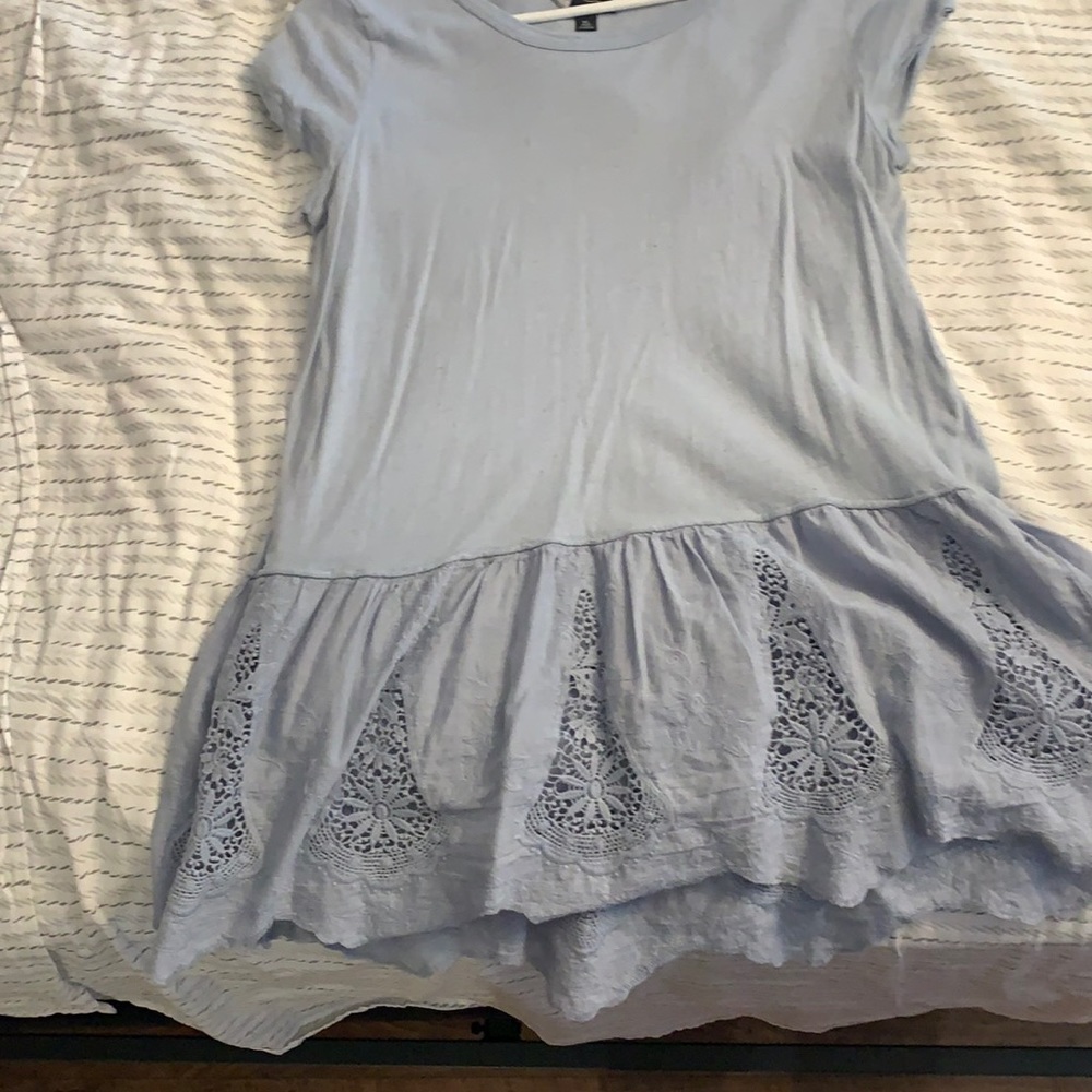 Suzanne Betro tee